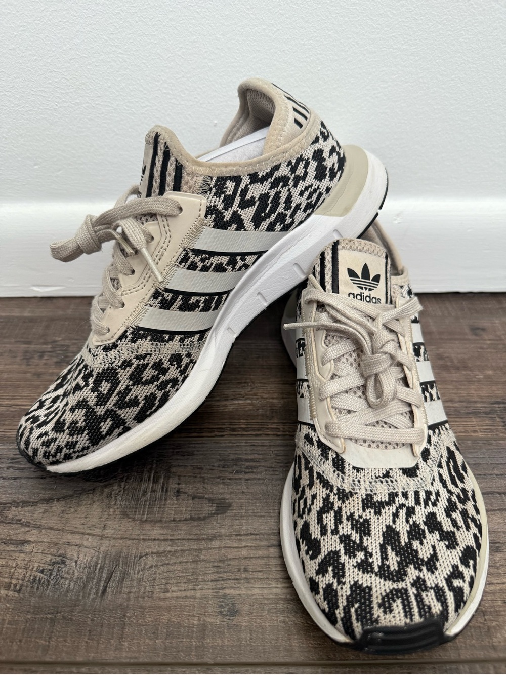 Adidas Swift Run Black and Cream Leopard Knit Low-Top Sneakers 9 - Picture 5 of 8